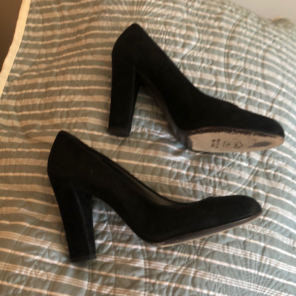 Stuart Weitzman. Round toe suede pump.